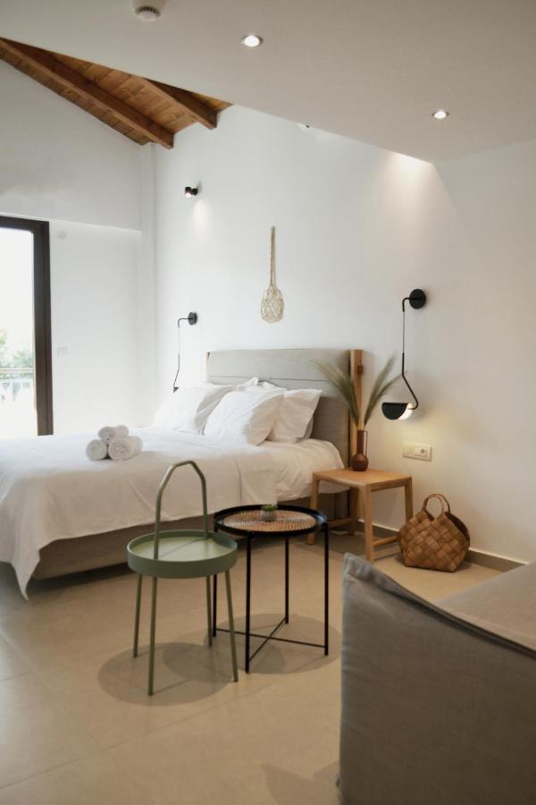 Iades Suites Afytos Buitenkant foto