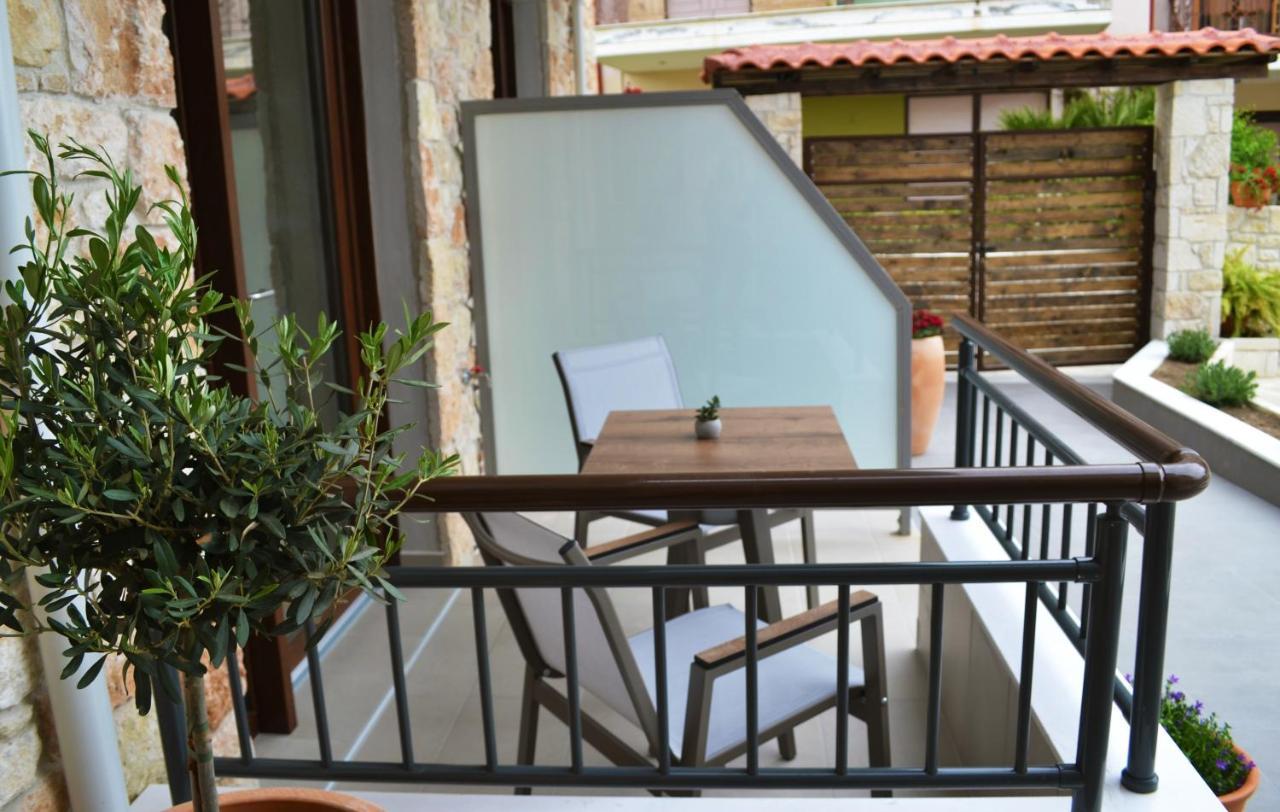 Iades Suites Afytos Buitenkant foto