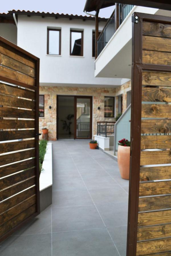 Iades Suites Afytos Buitenkant foto