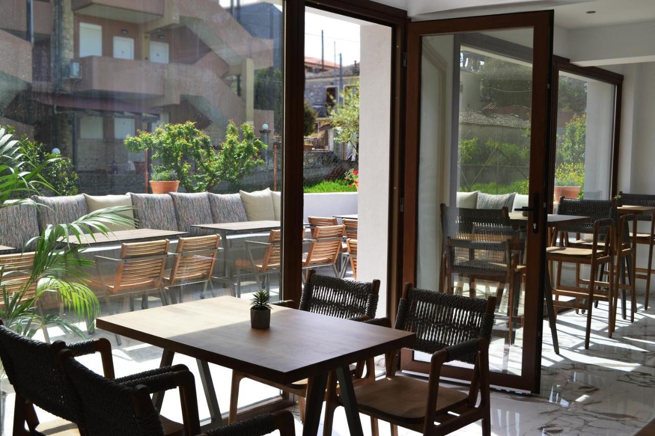 Iades Suites Afytos Buitenkant foto