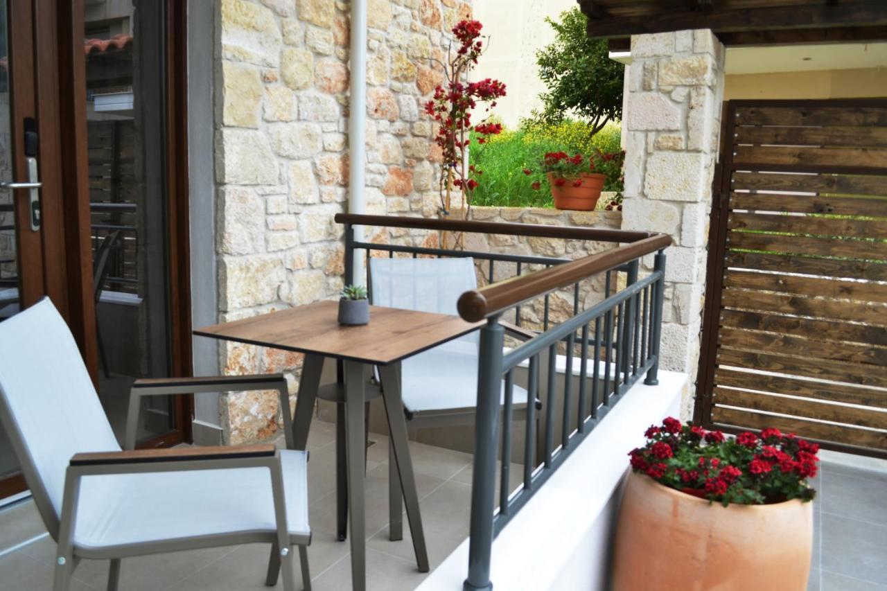 Iades Suites Afytos Buitenkant foto