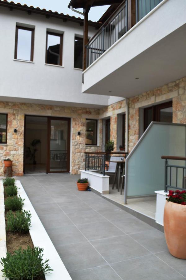 Iades Suites Afytos Buitenkant foto